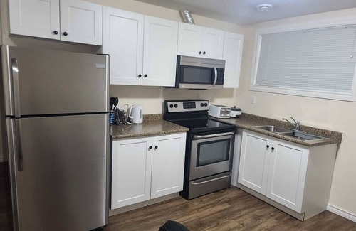 Regina Apartamento | Cozy & Stylish One Bedroom Suite @ Harbor Landing