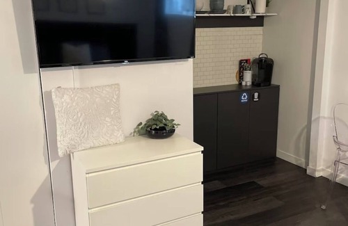 Longueuil Apartamento | Cozy Suburban Retreat Free Parking Close to Montreal DownTown