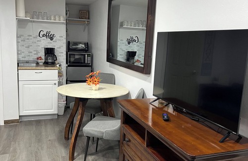 McAllen Apartamento | Cozy Suite *Excellent location* FREE Wi-fi/Netflix