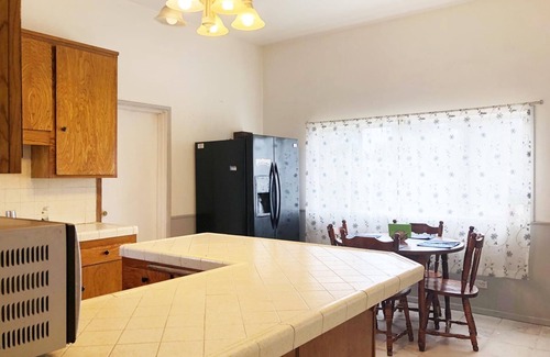 Monrovia Casa | Acogedora suite cerca de la Ciudad de la Esperanza que incluye desayuno y estacionamiento, 包 早餐 免费 停车