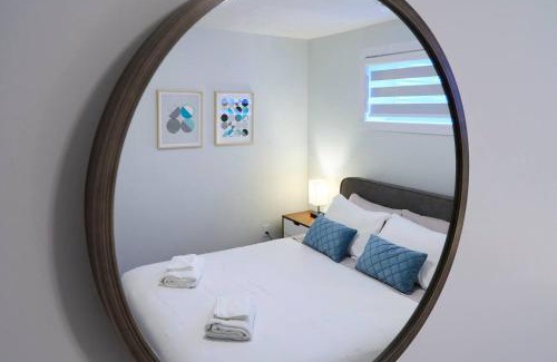 West Edmonton Casa | Cozy Suite near West Edmonton Mall with Full Kitchen, Office & Sofa Bed