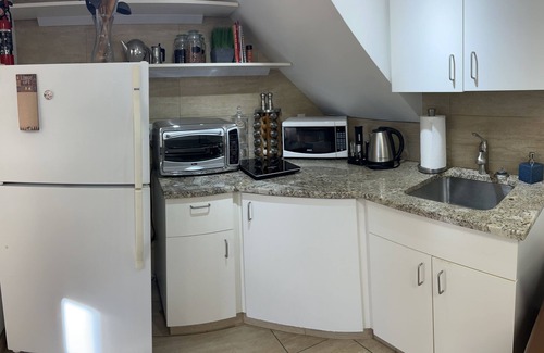 Northwest Calgary Apartamento | Cozy Suite next to Nose Hill Park 10 min airport 15 min downtown. Pet friendly!