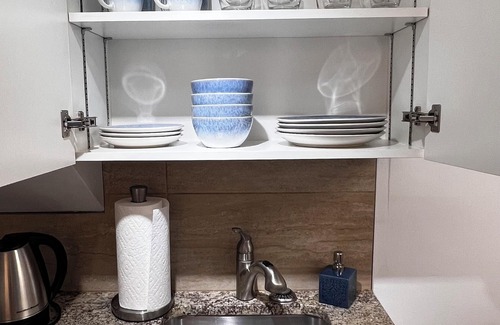 Northwest Calgary Apartamento | Cozy Suite next to Nose Hill Park 10 min airport 15 min downtown. Pet friendly!