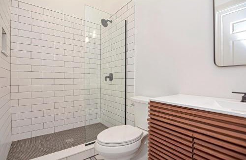 Downtown Apartamento | Cozy Suite, Sleeps 4, walk to Theater & Dining