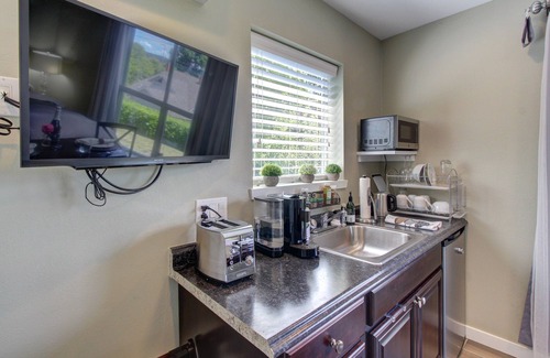 Mercer Island Apartamento | Suite acogedora con vistas al lago y a la ciudad, bañera de hidromasaje compartida, cerca de parques, tiendas, restaurantes