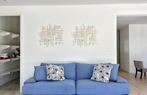 Rancho Penasquitos Casa | Cozy suite with private bathroom, spacious walk-in closet in charming San Diego