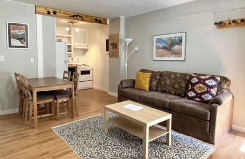 Revelstoke Apartamento | Cozy Suites! Great Location! - Kodiak Bear
