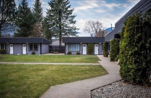 Revelstoke Apartamento | Cozy Suites! Great Location! Spirit Bear