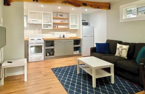 Revelstoke Apartamento | Cozy Suites! Great Location! - Cinnamon Bear