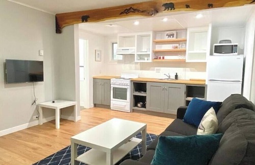 Revelstoke Apartamento | Cozy Suites! Great Location! - Cinnamon Bear