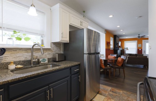 Kansas City Casa | Cozy Sustainable Stay in Kansas City > 5 Min to Downtown!