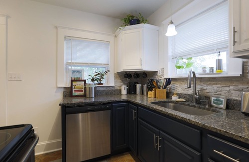 Kansas City Casa | Cozy Sustainable Stay in Kansas City > 5 Min to Downtown!