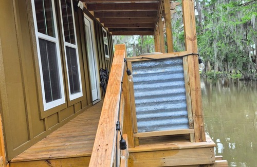 Pierre Part Cabina | Cozy Swamp Cabin in charming Pierre Part with AC, WiFi