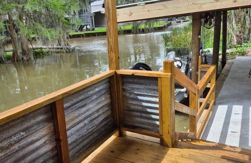 Pierre Part Cabina | Cozy Swamp Cabin in charming Pierre Part with AC, WiFi