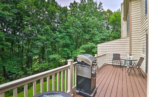 Tannersville Casa | Cozy Tannersville Cabin with Game Room and Gas Grill!