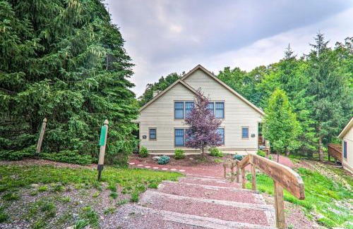 Tannersville Casa | Cozy Tannersville Cabin with Game Room and Gas Grill!
