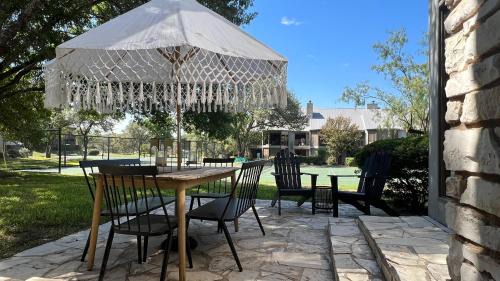 Lakeway Casa | Cozy tennis house