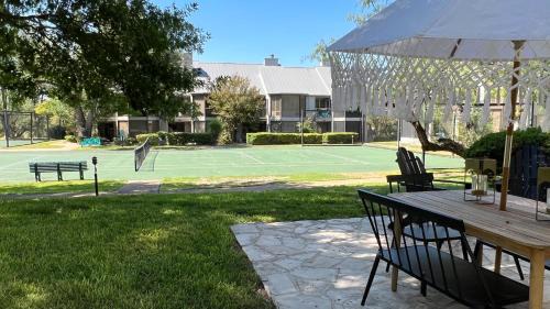 Lakeway Casa | Cozy tennis house