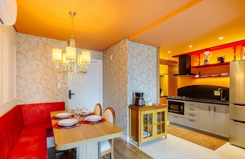 Canela Apartamento | Cozy Themed Apartment in Canela Dal221