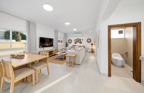 Al Mankhool Casa | Cozy Three Bedroom House