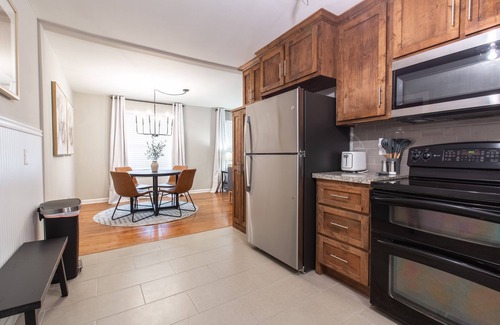 Independence Casa | Cozy Three-bedroom home 15 minutes from downtown Kansas City