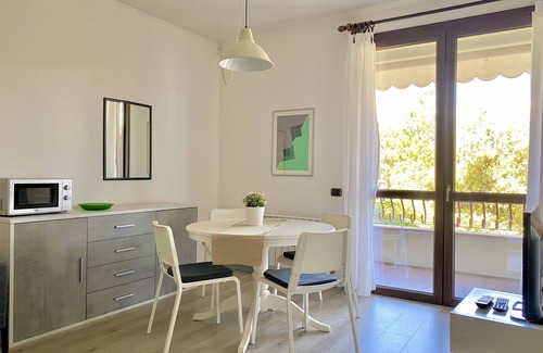 Colombare Apartamento | Acogedor apartamento de tres habitaciones JOLLY equipado con todas las comodidades, con balcón.