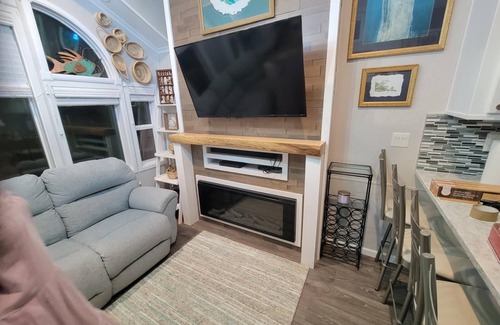 Sandbridge Casa | Cozy TINY HOME in Sandbridge by the bay and so close to the beach!