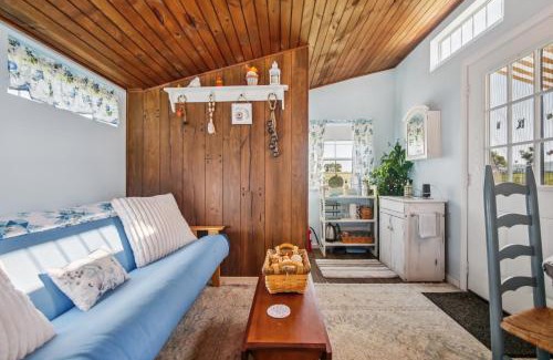 Mount Jackson Casa | Cozy Tiny Home Retreat on Shenandoah Valley Farm cabin