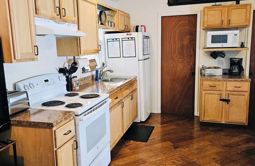 Jarvisburg Cabaña | Cozy Tiny House -close walk to quaint neighborhood beach!