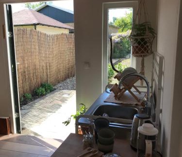 Rijsenhout Chalet De Esquí | Cozy tiny house close to Schiphol Ams Airport