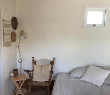 Rijsenhout Chalet De Esquí | Cozy tiny house close to Schiphol Ams Airport