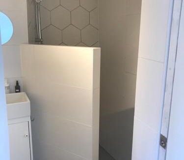 Rijsenhout Chalet De Esquí | Cozy tiny house close to Schiphol Ams Airport