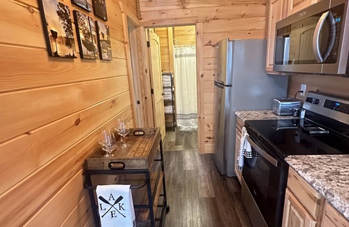 Roach Cabina | Cozy TINY HOUSE in a very quiet cove.