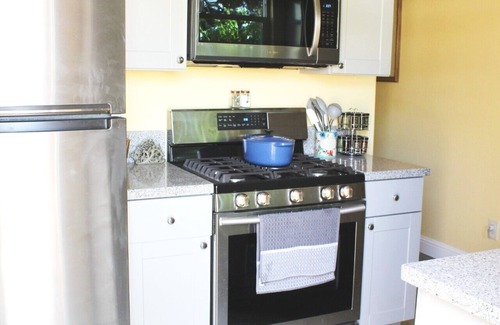 Lompoc Apartamento | Cozy tiny house near beach, wine, and rocket launches!