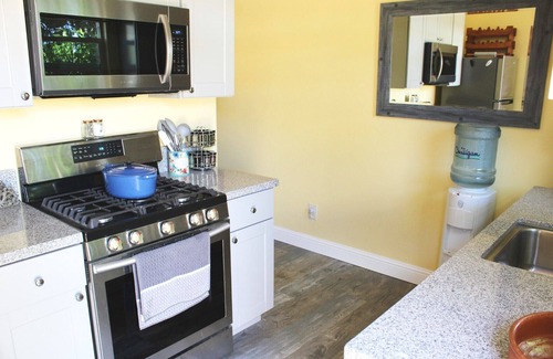 Lompoc Apartamento | Cozy tiny house near beach, wine, and rocket launches!