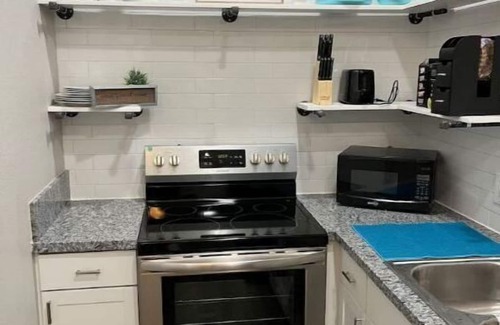 Brenham Apartamento | Cozy tiny house on a farm with a large deck to watch the sunrise and sunset.!