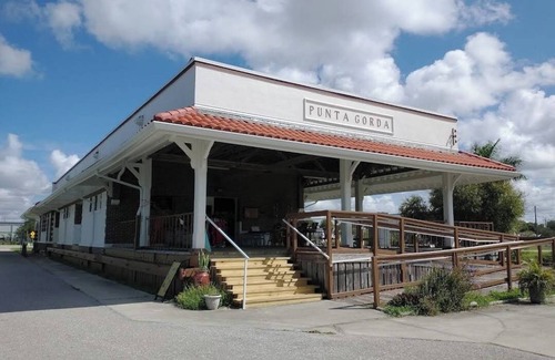 Port Charlotte Apartamento | Cozy Tiny Retreat in the middle of Port Charlotte!