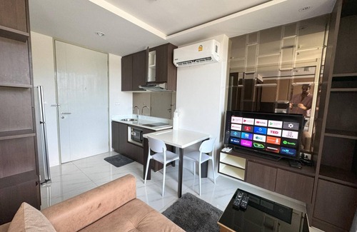 Cherngtalay Apartamento | Cozy top floor apartment with washer & Wi-Fi