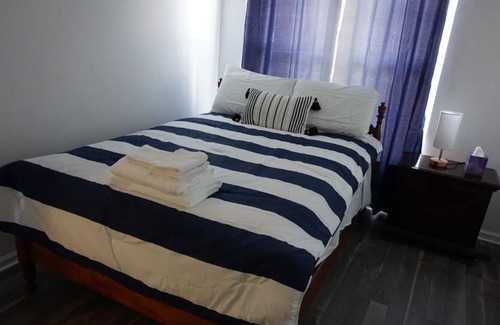 Newark Casa | Cozy Townhome conducive for long term stay.