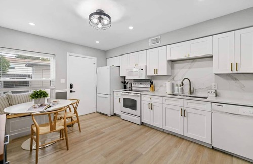 Fairoaks Manhattan Manor Casa | Cozy townhome perfectly situated to be close to both St Pete and Tampa.