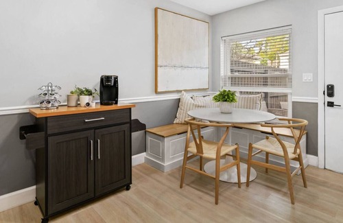 Fairoaks Manhattan Manor Casa | Cozy townhome perfectly situated to be close to both St Pete and Tampa.