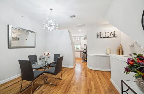 Southeast Houston Apartamento | Cozy Townhome with Garage minutes from Hobby Airport