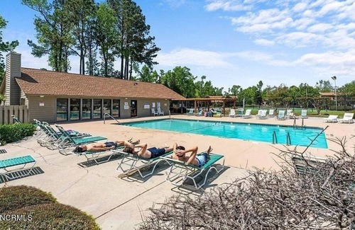 Wilmington Casa | Cozy Townhome with Wood Fireplace. Master Suite with Full Bath,
