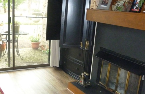 Wilmington Casa | Cozy Townhome with Wood Fireplace. Master Suite with Full Bath,