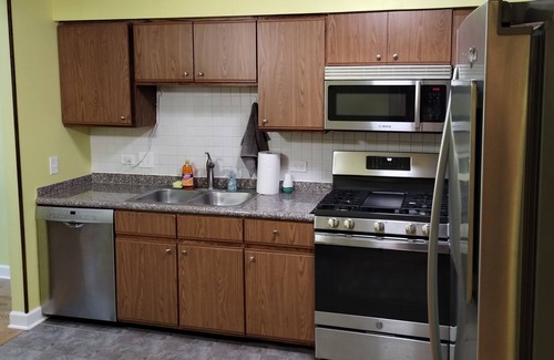 Wheeling Casa | Cozy townhouse with Home feeling, 2 floors, 2 bedrooms 1.1 bath attached garage.
