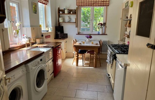 Ryde Apartamento | Cozy traditional cottage with parking and garden