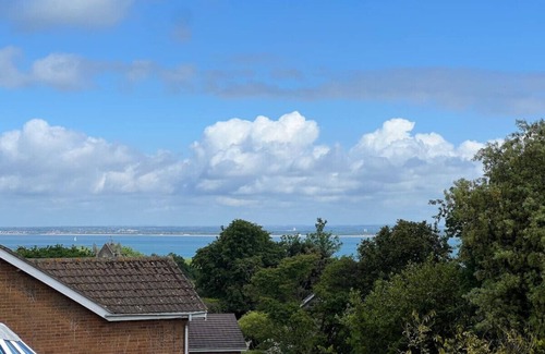 Ryde Apartamento | Cozy traditional cottage with parking and garden