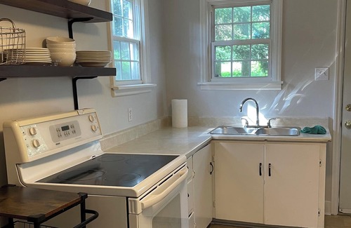 Bedford Casa | Cozy tranquil retreat in the heart of Bedford (pet friendly)