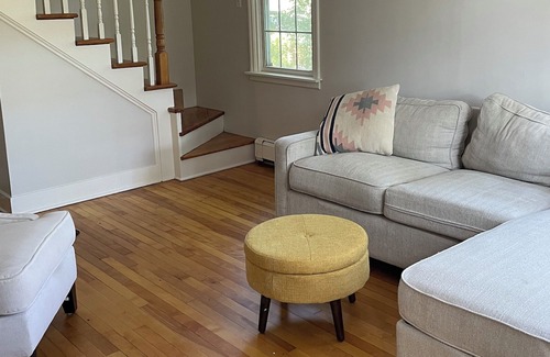 Bedford Casa | Cozy tranquil retreat in the heart of Bedford (pet friendly)