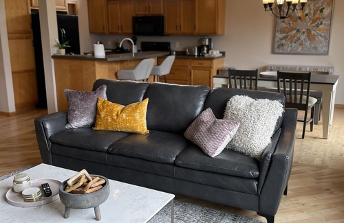 Rochester Casa | Cozy tranquility 6mi from Mayo 4bed/3bath